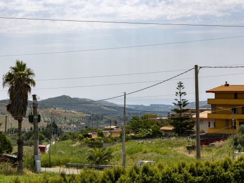 Viale dei Tulipani, 183