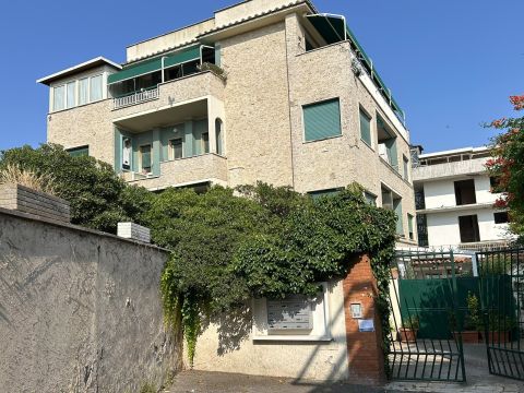 Via Ferdinando d'Aragona, 6