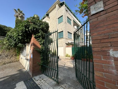 Via Ferdinando d'Aragona, 6