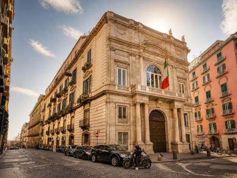 Via Sant'Anna dei Lombardi, 57 - Napoli