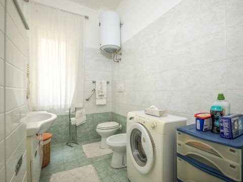 Via Agostino Valiero, 12