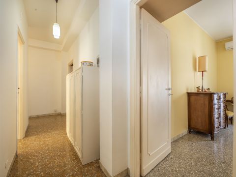 Via Agostino Valiero, 12