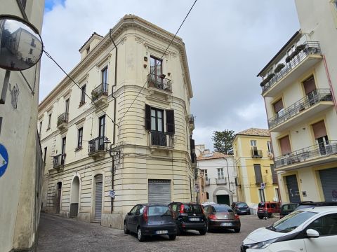 Via Giuseppe Sensales, 16