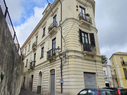Via Giuseppe Sensales, 16