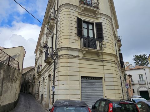 Via Giuseppe Sensales, 16