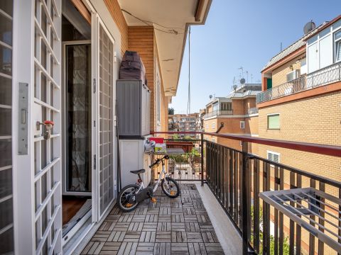 Via Antonio Santoro, 8