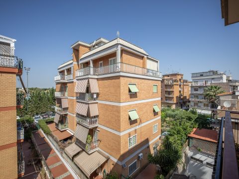 Via Antonio Santoro, 8