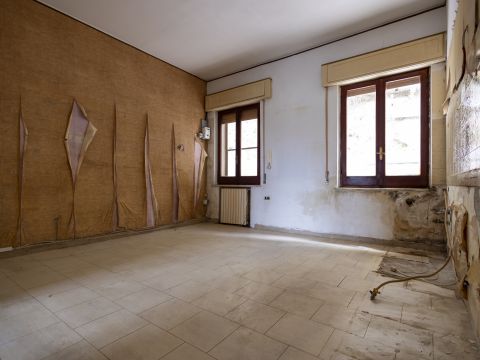 Via Carlo V 109