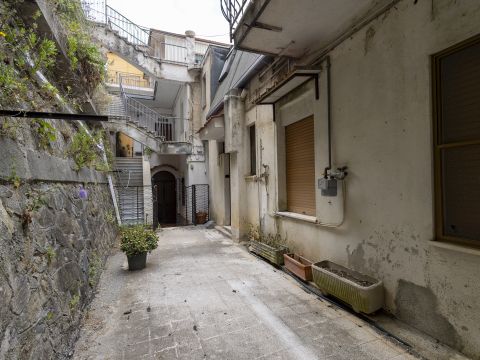 Via Carlo V 109