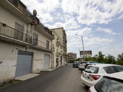Via Carlo V 109