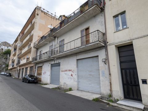Via Carlo V 109