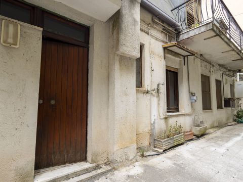 Via Carlo V 109
