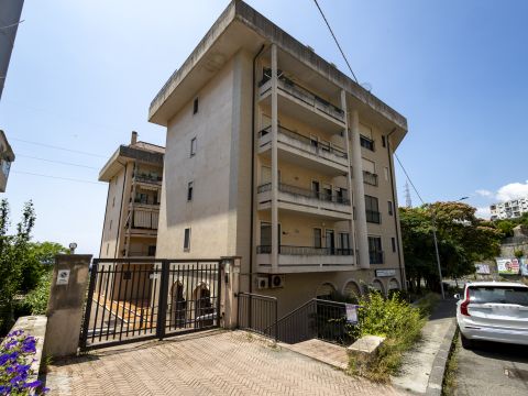 Viale dei Bizantini, 75