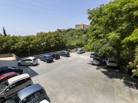 Viale dei Bizantini, 75