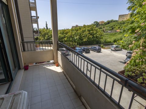 Viale dei Bizantini, 75
