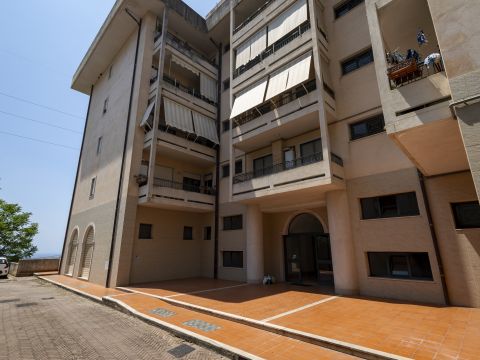 Viale dei Bizantini, 75