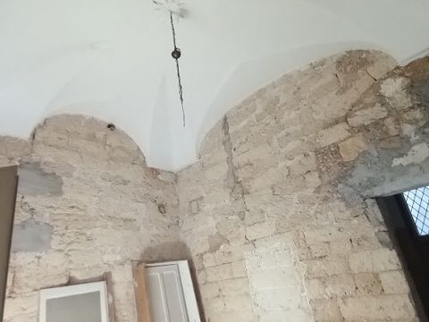 Via Cesare Battisti, 12