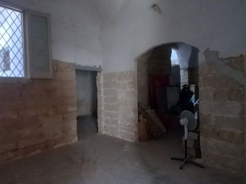 Via Cesare Battisti, 12