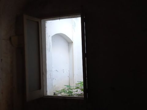 Via Cesare Battisti, 12