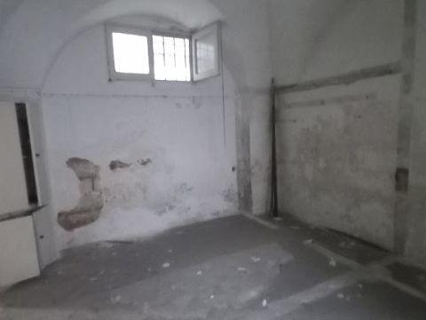 Via Cesare Battisti, 12