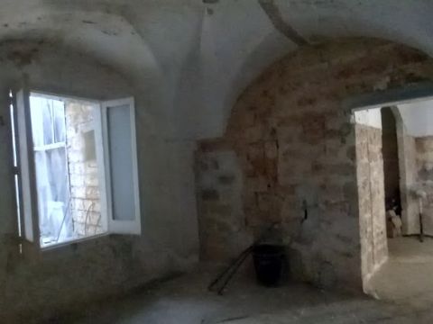 Via Cesare Battisti, 12