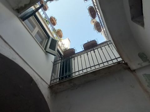Via Cesare Battisti, 12
