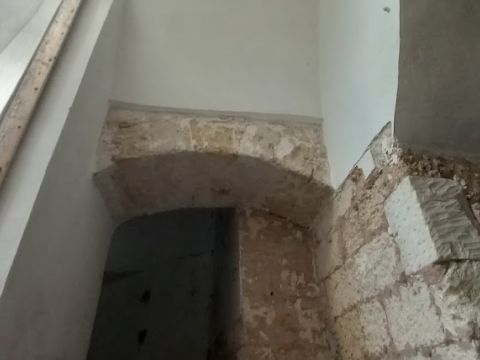 Via Cesare Battisti, 12