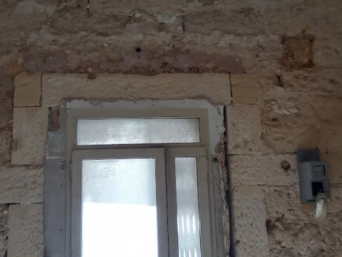 Via Cesare Battisti, 12