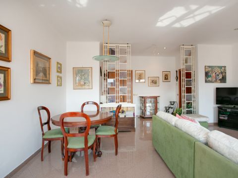 Via Decimo Laberio, 18