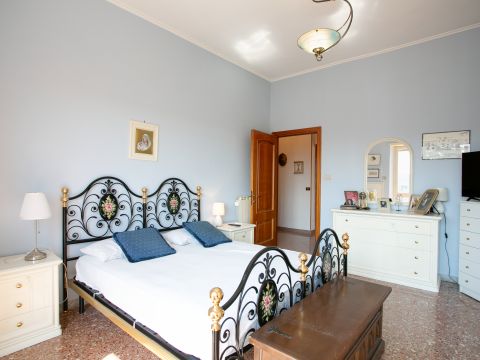 Via Decimo Laberio, 18