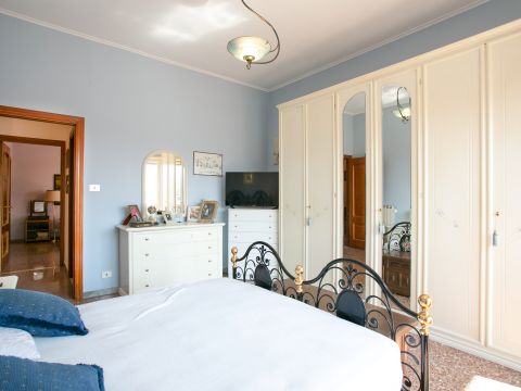 Via Decimo Laberio, 18