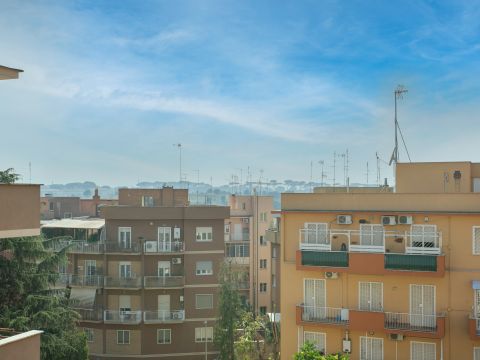 Via Decimo Laberio, 18