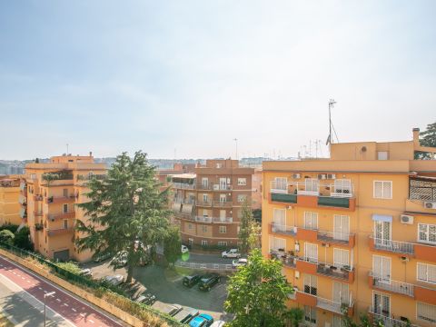 Via Decimo Laberio, 18