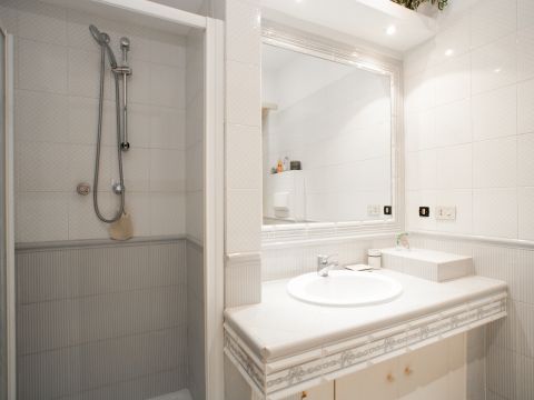Via Decimo Laberio, 18