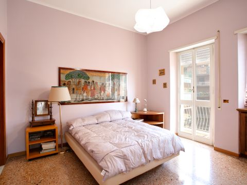 Via Decimo Laberio, 18