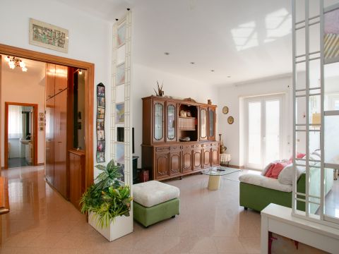 Via Decimo Laberio, 18