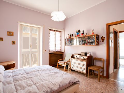 Via Decimo Laberio, 18
