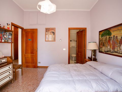 Via Decimo Laberio, 18
