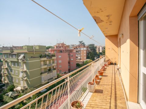 Via Decimo Laberio, 18