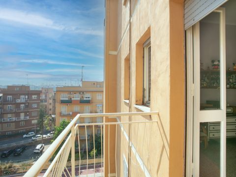 Via Decimo Laberio, 18