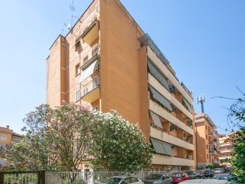 Via Decimo Laberio, 18