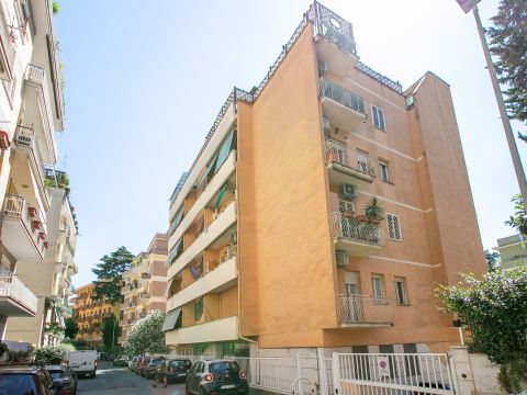 Via Decimo Laberio, 18