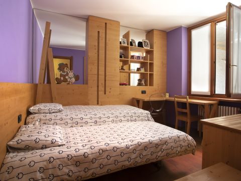Via Sebastiano Grandis, 5