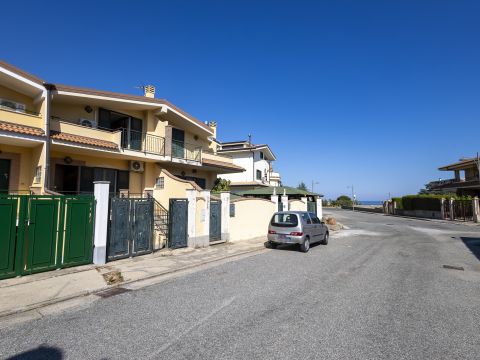 Via Reggio Calabria, 20