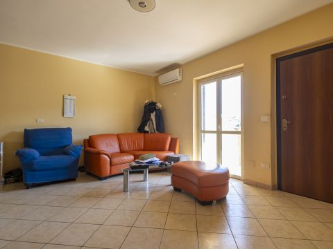 Via Reggio Calabria, 20