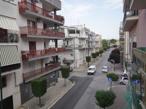 Via Spinazzola, 25