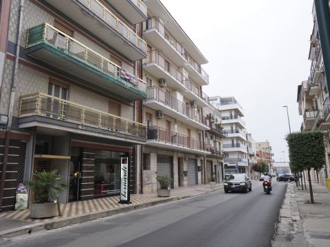 Via Spinazzola, 25