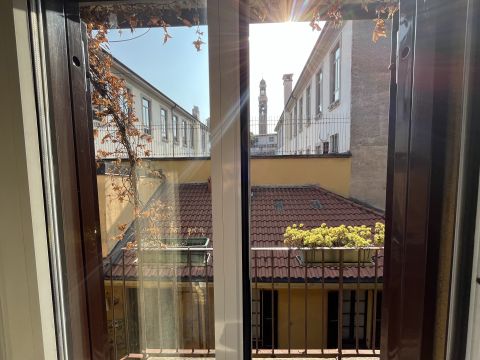 Via Vigevano, 15