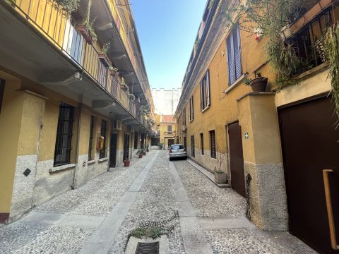Via Vigevano, 15