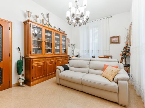 Viale Nazario Sauro, 5
